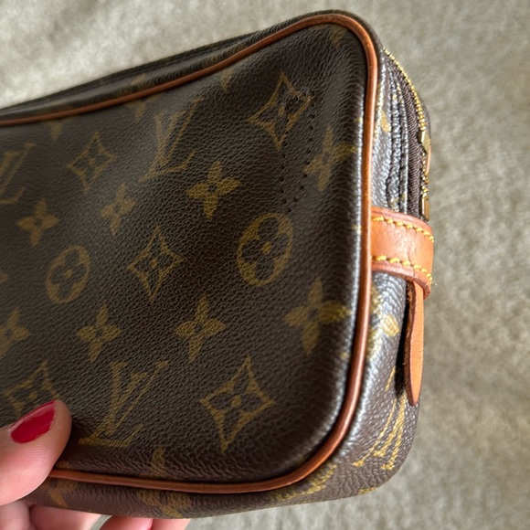 Louis Vuitton pouch - Picture 11 of 16